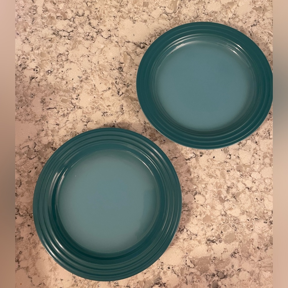 Set of 2 NWT Le Creuset salad/ dessert plates in Caribbean